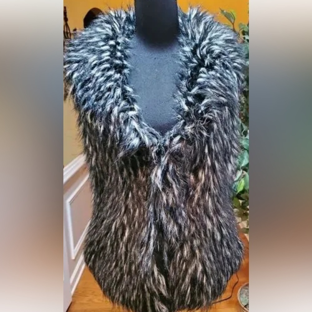 Grass Womens Sleeveless Faux Fur Vest Size S